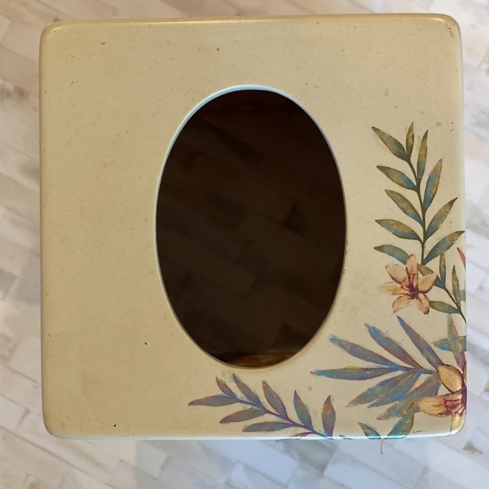 Vintage Floral & Rattan Kleenex Holder